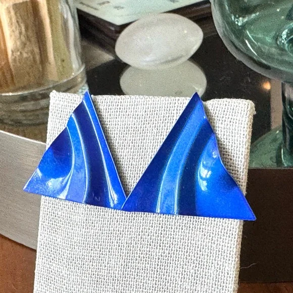 Vintage Blue Metal Triangle Wave Earrings - Picture 3 of 7